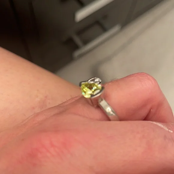 Beautiful ring - Picture 5 of 5